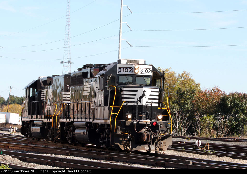 NS 3102 & 700 are finishing up their work for the day